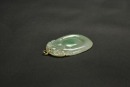 One Carved Semi-Translucent Jadeite &lsquo;Peach And Lingzhi&rsquo; Pendant With 14K Gold Mount - 3