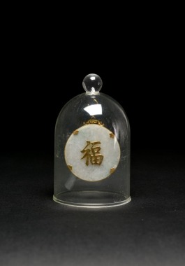 A Jadeite Jade, Gold and Multi-Colored Gem-Set &lsquo;Crane&rsquo; Pendant with Dome Display