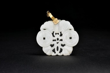 Qing Dynasty White Jade &lsquo;Bats and Longevity&rsquo; Pendant