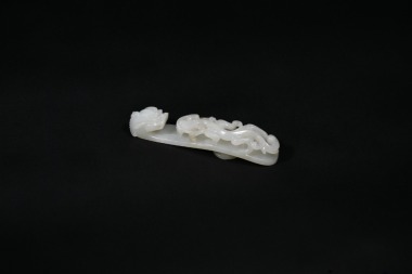 A Fine White Jade Belt Hook with Dragon Head and Chilong Design, Qing Dynasty, 18th&ndash;19th Century