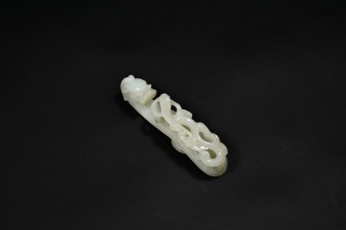 A Finely Carved White Jade Belt Hook with Chilong, Qianlong Period, Qing Dynasty (Mid-18th Century)