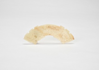 A Jade Arched Pendant, Qin Dynasty