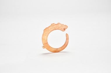A Jade Dragon-Form Pendant Western Zhou Dynasty, c. 1046&ndash;771 BC