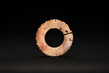 A Dragon-Form Jade Disc Shang Dynasty, c. 1600&ndash;1046 BC