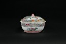 A Famille Rose Floral Reticulated Food Warmer With an Apocryphal Six-Character &ldquo;Da Qing Jiaqing Nian Zhi&rdquo; Seal Mark - 3