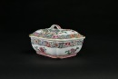 A Famille Rose Floral Reticulated Food Warmer With an Apocryphal Six-Character &ldquo;Da Qing Jiaqing Nian Zhi&rdquo; Seal Mark - 4