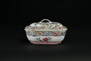 A Famille Rose Floral Reticulated Food Warmer With an Apocryphal Six-Character &ldquo;Da Qing Jiaqing Nian Zhi&rdquo; Seal Mark - 5