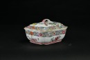 A Famille Rose Floral Reticulated Food Warmer With an Apocryphal Six-Character &ldquo;Da Qing Jiaqing Nian Zhi&rdquo; Seal Mark - 6