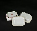 A Famille Rose Floral Reticulated Food Warmer With an Apocryphal Six-Character &ldquo;Da Qing Jiaqing Nian Zhi&rdquo; Seal Mark - 8
