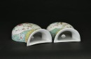 A Pair of Famille Rose Floral and Bird Wall Vases. Republic Period (1920&ndash;1940) - 7