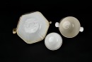 A Group of Three Chinese Export Famille Rose Porcelain Tea Wares with Figural Decoration. Qing Dynasty - 7