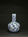 A Blue and Iron-Red &lsquo;Mythical Beast&rsquo; Decorated Long-Neck Vase - 4