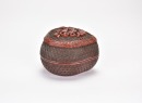 A Carved Polychrome Cinnabar and Black Lacquer Heart-Shaped Covered Box. Qing Dynasty - 3