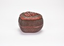 A Carved Polychrome Cinnabar and Black Lacquer Heart-Shaped Covered Box. Qing Dynasty - 4