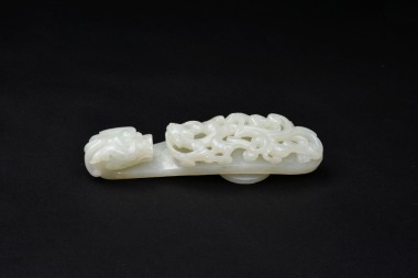 A White Jade Openwork Dragon Belt Hook. Qianlong&ndash;Jiaqing Period
