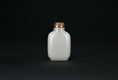 A White Jade Snuff Bottle with Russet Skin. Qing Dynasty