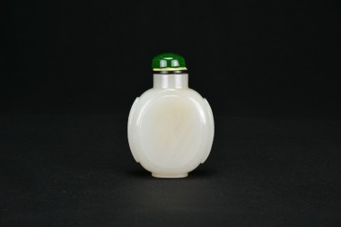 A White Jade Snuff Bottle. Qing Dynasty