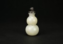 A White Jade Double-Gourd Snuff Bottle. Qing Dynasty - 4