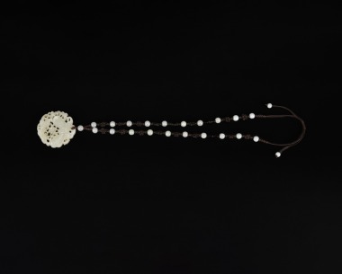 A White Jade Openwork &lsquo;Butterflies and Flowers&rsquo; Pendant Necklace