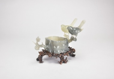 A Black And White Jade &ldquo;Magpies And Prunus&rdquo; Brush Washer