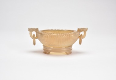 A Carved Agate &lsquo;Lotus&rsquo; Buddhist Offering Bowl and Tripod Stand