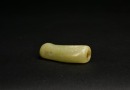 A Jade Bird-Form Tubular Ornament, Shang Dynasty - 4