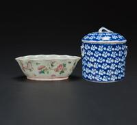 Late Qing / Republic-A Famille Glazed Pot And A Blue And White Jars And Cover