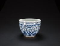 Late Qing-A Blue And White Interlock Floral Jar