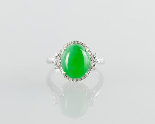 An Bright Apple Green Jadeite Diamond Ring