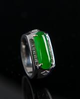 A Bright Green Jadeite Ring Mounted With Diamond And 18K White Gold