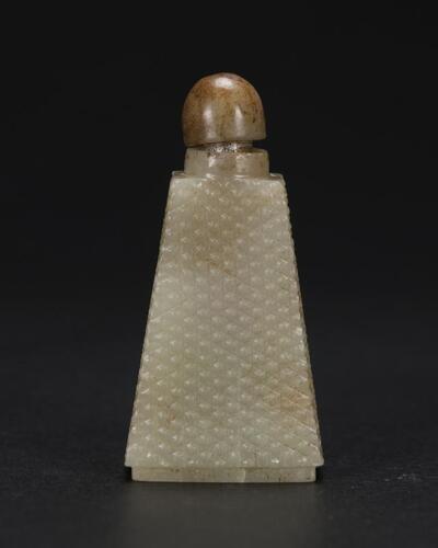 A Celadon White Jade Snuff Bottle