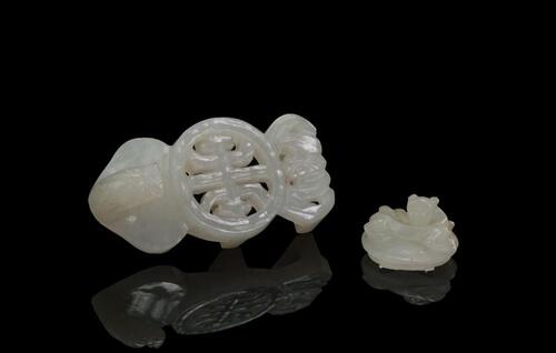 Qing-A White Jade ‘Shou’ Beltbuckle and White Jade ‘Chilung’ Button