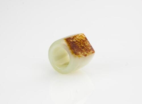 Qing-A Russet Fine White Jade Archers Ring