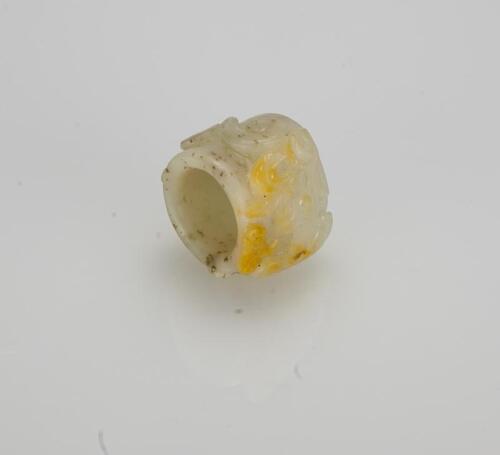 Qing-A Russet White Jade Carved ‘Chilung ,Lingzhi’ Archers Ring