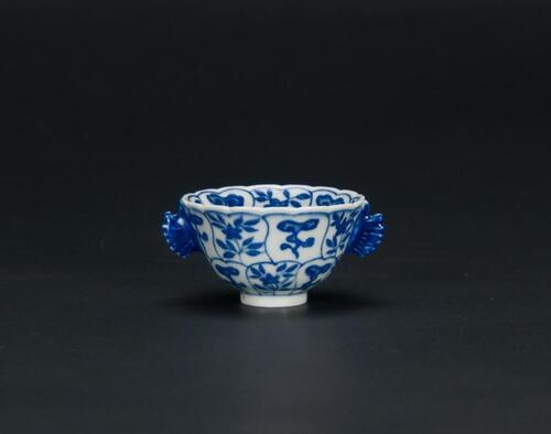 A Blue And White Barbed-Ram Double Handle Lingzhi Cup