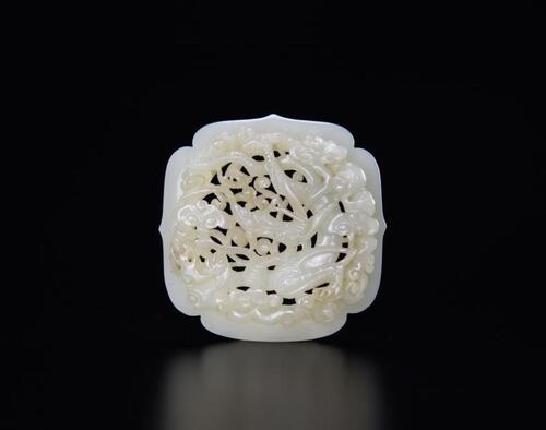 Yuen/Ming - A White Jade Carved Dragon Pendant