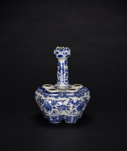 Late Qing-A Blue And White‘Flowe‘r Lotus Mouth Vase（Wood Stand)