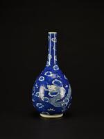 A Blue And White Dragon Straight Neck Vase