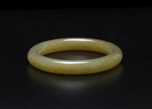 Qing-A Yellow Jade Bangle