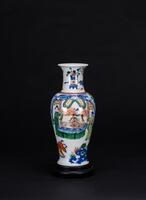 Qing-A Wu Cai ‘Off icial Figures’ Vase(Da Ming Wanli Nian Zhi) Mark