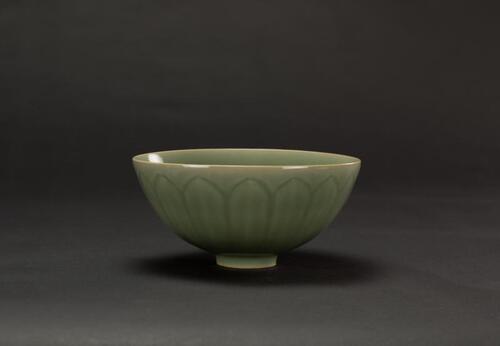 Qing-A Longquan _Lotus _ Bowl