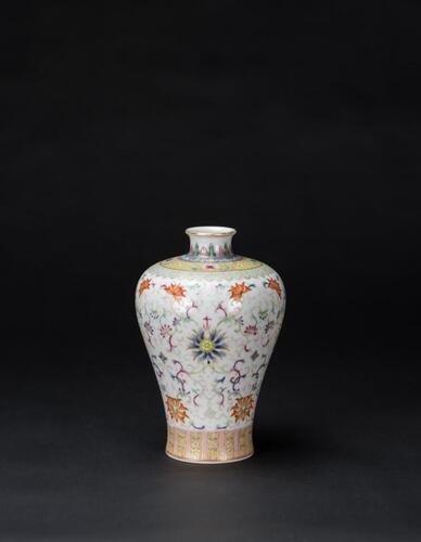 A Famille-Glazed Flowal Scroll Vase_Da Qing Qianlong Nian Zhi _Mark