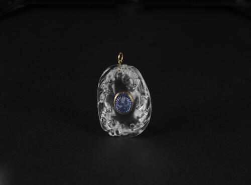 A Clear Crystal Carved Double Chilung Insert 10 Ct Sapphire Pendant