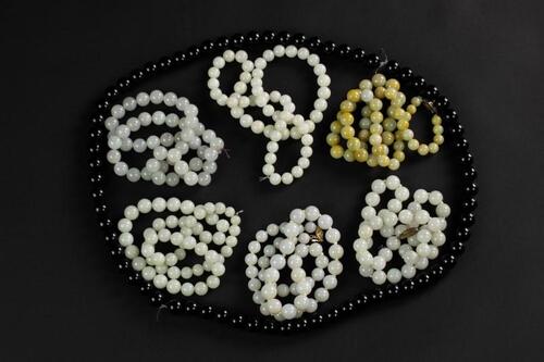A Gourp Od Six Jadeite Beads Necklace and One Drack Jade Beads Necklace Beads 8mm - 14mm L: 46 - 74 cm