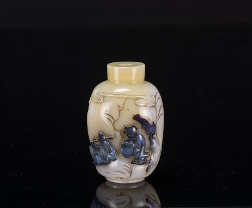 Qing-A Carved Agate Snuff Bottle