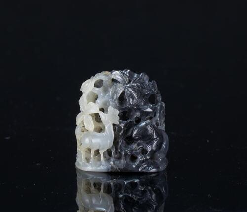 Liao-A Black And White Jade Carved ‘Deer’ Censer Top