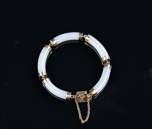 A Jadeite Bracelet Mounted 14K Gold