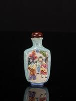 Qing - A Fammille Glazes Porcelain "Figures" Snuff Bottle H: 9 cm