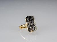 A Black And G reen Jade Carved Rabbit Mounted 14K Gold Ring