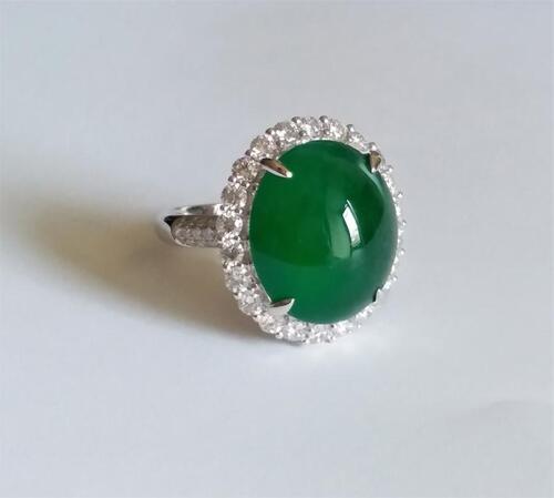 A Emerald Green Jadeite Jade Diamond Ring